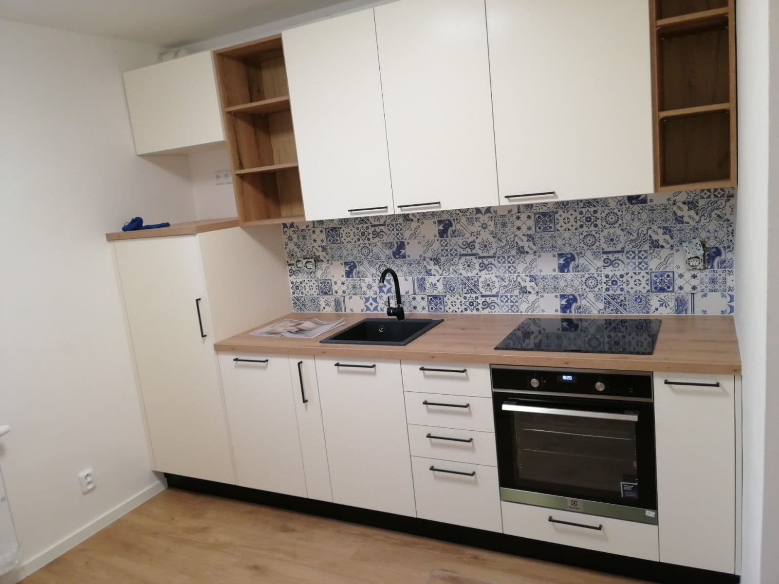 Prenájom bytu 1-izbový 46 m², Vehlovická, Praha, Praha Prenájom bytu 1-izbový 46 m², Vehlovická, Praha, Praha