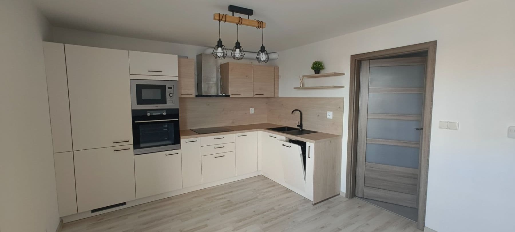 Prenájom bytu 1-izbový 34 m², Uherova, Chýně, Středočeský kraj Prenájom bytu 1-izbový 34 m², Uherova, Chýně, Středočeský kraj