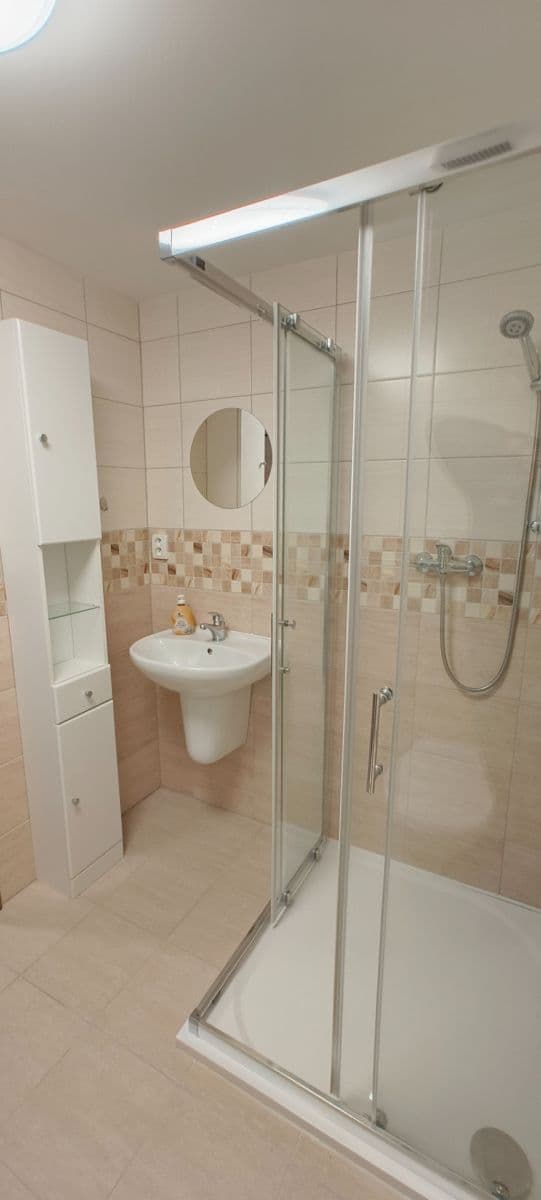 Prenájom bytu 1-izbový 34 m², Uherova, Chýně, Středočeský kraj Prenájom bytu 1-izbový 34 m², Uherova, Chýně, Středočeský kraj