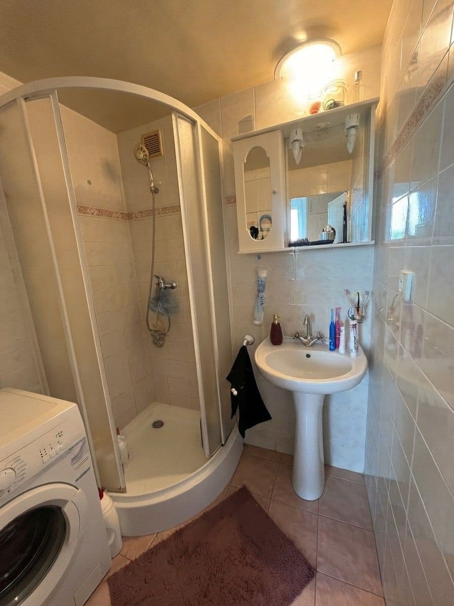 Prenájom bytu 2-izbový 56 m², Tolstého, Třebíč, Kraj Vysočina Prenájom bytu 2-izbový 56 m², Tolstého, Třebíč, Kraj Vysočina