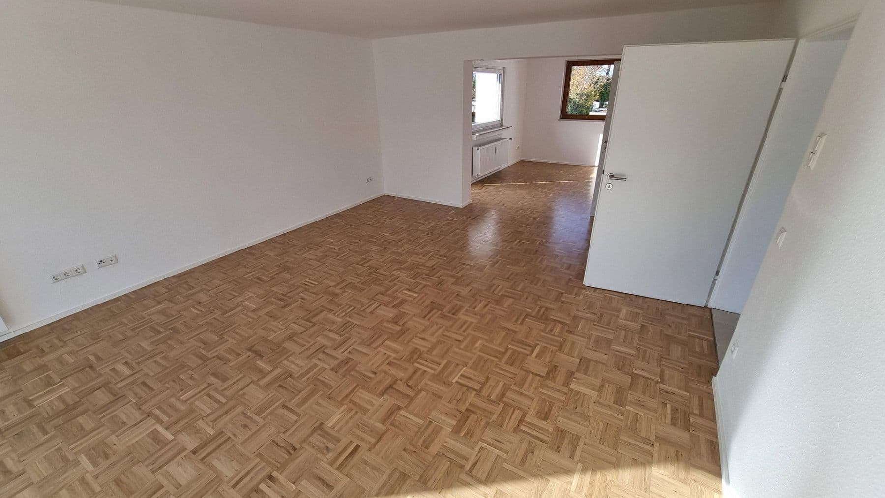 Prenájom bytu 4-izbový 119 m², Konrad-Adenauer-Straße 3, Rottenburg am Neckar, Bádensko-Wurttembersko Prenájom bytu 4-izbový 119 m², Konrad-Adenauer-Straße 3, Rottenburg am Neckar, Bádensko-Wurttembersko
