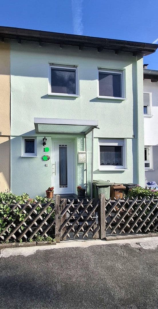 Predaj domu 110 m², pozemok 155 m², Lerchenweg 11, Schwabach, Bavorsko Predaj domu 110 m², pozemok 155 m², Lerchenweg 11, Schwabach, Bavorsko