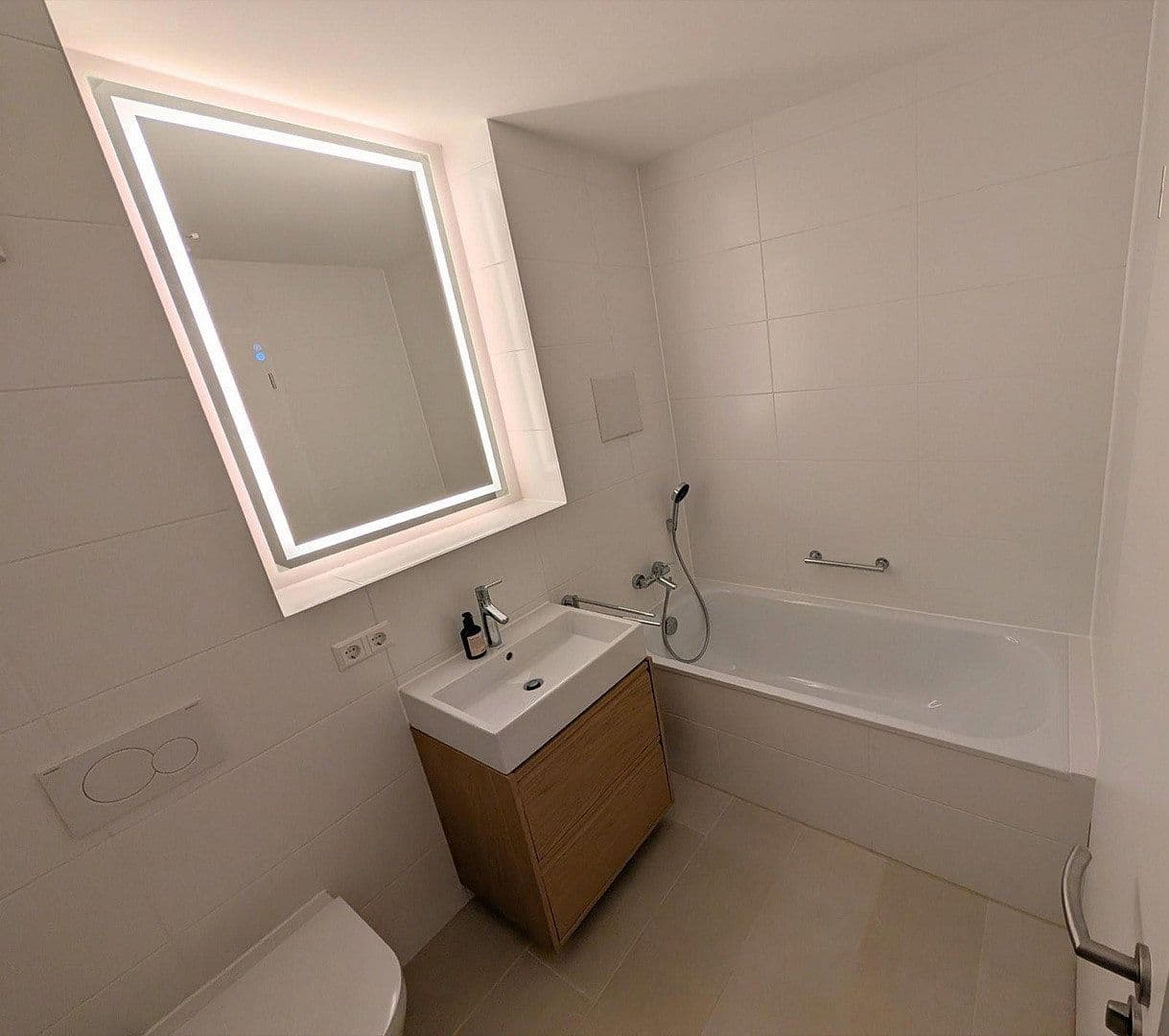 Prenájom bytu 4-izbový 96 m², Max-Lang-Straße 15/2, Leinfelden-Echterdingen, Bádensko-Wurttembersko Prenájom bytu 4-izbový 96 m², Max-Lang-Straße 15/2, Leinfelden-Echterdingen, Bádensko-Wurttembersko