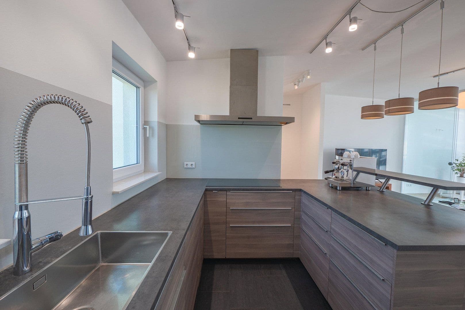 Predaj bytu 3-izbový 84 m², Berlin, Berlín Predaj bytu 3-izbový 84 m², Berlin, Berlín