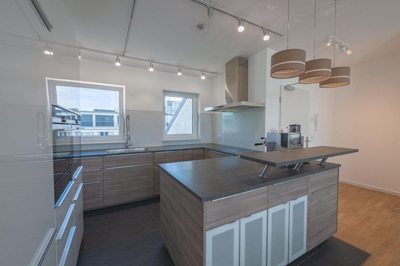 Predaj bytu 3-izbový 84 m², Berlin, Berlín Predaj bytu 3-izbový 84 m², Berlin, Berlín