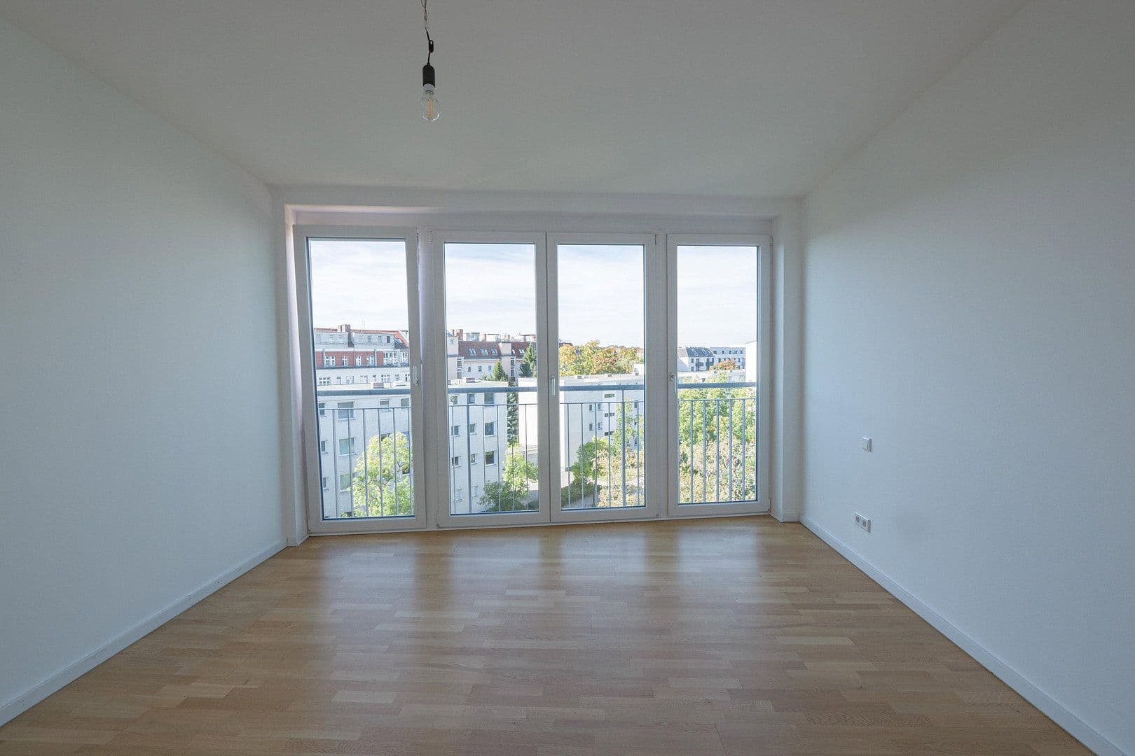Predaj bytu 3-izbový 84 m², Berlin, Berlín Predaj bytu 3-izbový 84 m², Berlin, Berlín