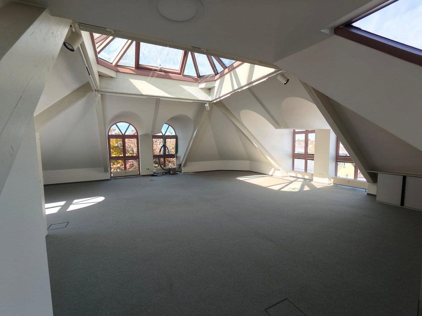 Prenájom kancelárie 589 m², August-Mohl-Str. 13, Hof, Bavorsko Prenájom kancelárie 589 m², August-Mohl-Str. 13, Hof, Bavorsko