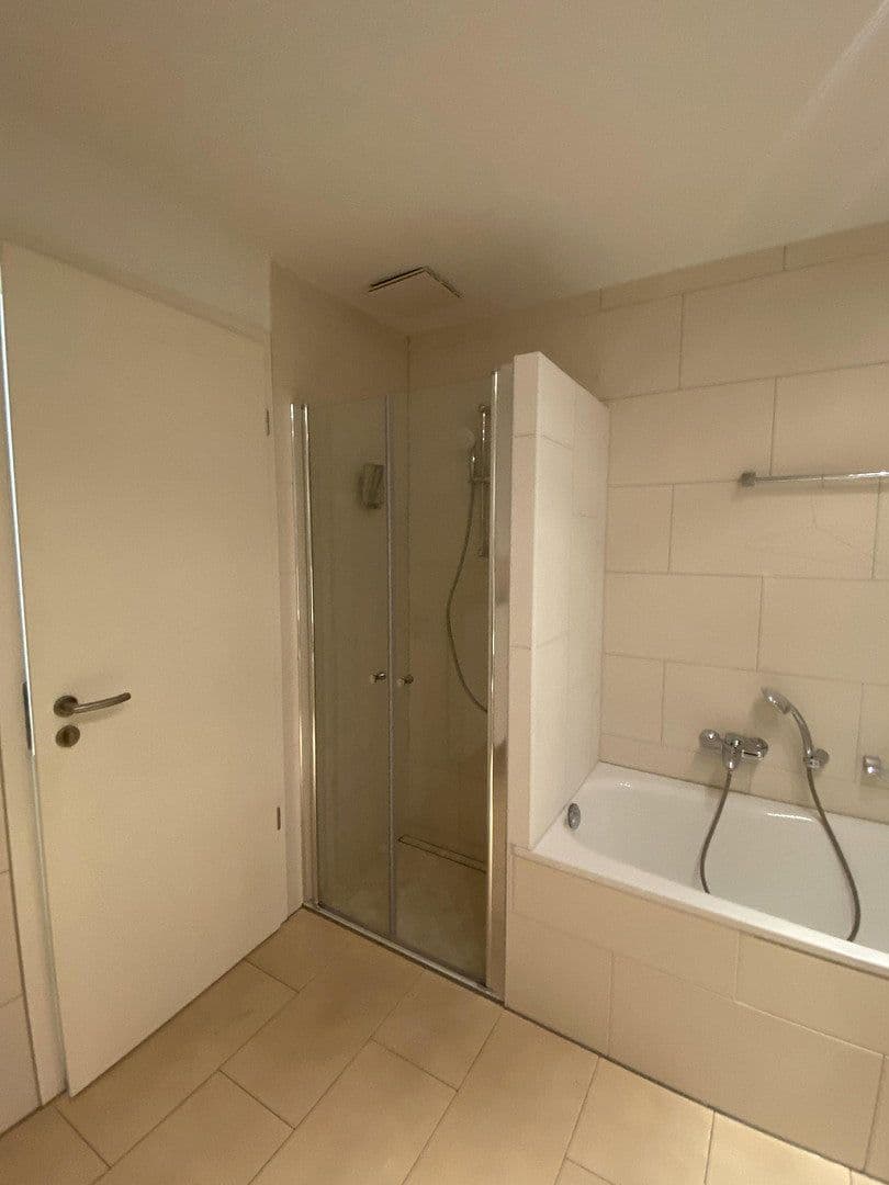 Prenájom bytu 3-izbový 80 m², Bonn, Severné Porýnie - Westfálsko Prenájom bytu 3-izbový 80 m², Bonn, Severné Porýnie - Westfálsko