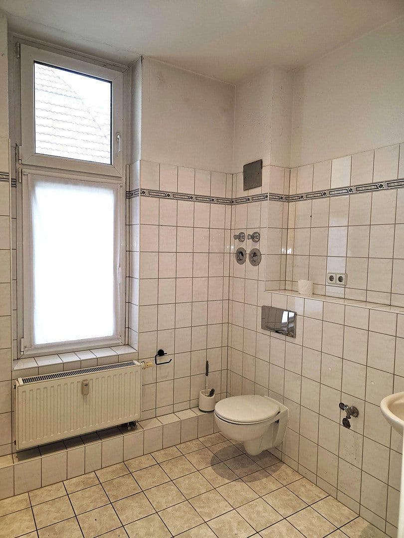 Prenájom bytu 4-izbový 130 m², Treskowallee 97, Berlin, Berlín Prenájom bytu 4-izbový 130 m², Treskowallee 97, Berlin, Berlín