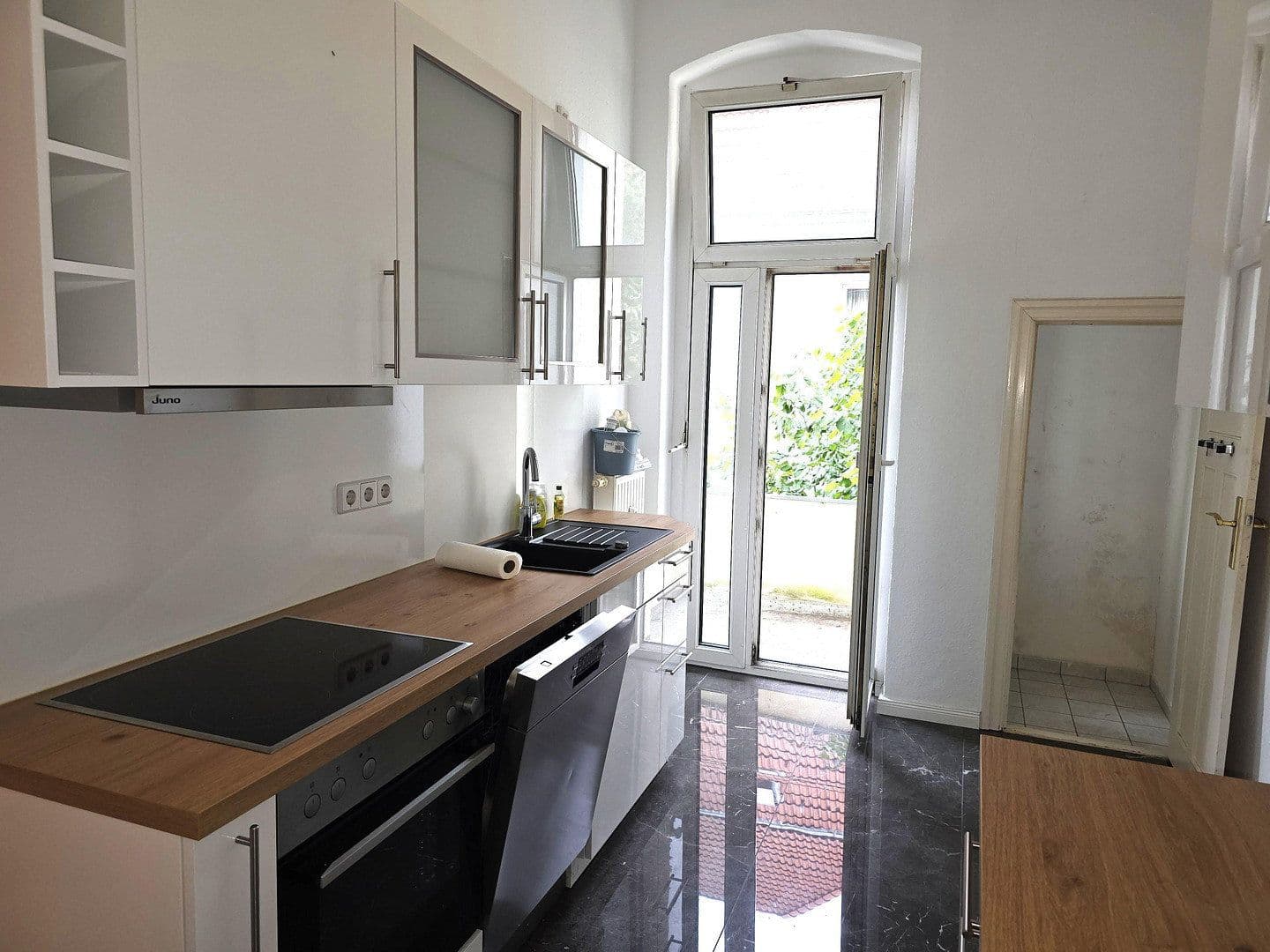 Prenájom bytu 4-izbový 130 m², Treskowallee 97, Berlin, Berlín Prenájom bytu 4-izbový 130 m², Treskowallee 97, Berlin, Berlín