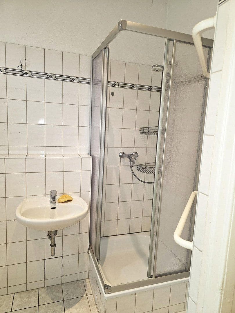 Prenájom bytu 4-izbový 130 m², Treskowallee 97, Berlin, Berlín Prenájom bytu 4-izbový 130 m², Treskowallee 97, Berlin, Berlín