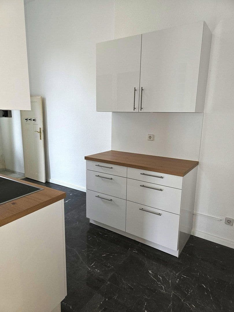 Prenájom bytu 4-izbový 130 m², Treskowallee 97, Berlin, Berlín Prenájom bytu 4-izbový 130 m², Treskowallee 97, Berlin, Berlín