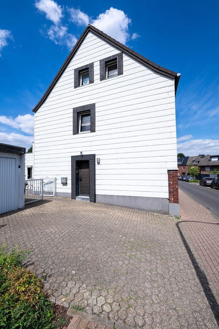 Predaj domu 145 m², pozemok 756 m², Antoniusstraße 9, Baesweiler, Severné Porýnie - Westfálsko Predaj domu 145 m², pozemok 756 m², Antoniusstraße 9, Baesweiler, Severné Porýnie - Westfálsko