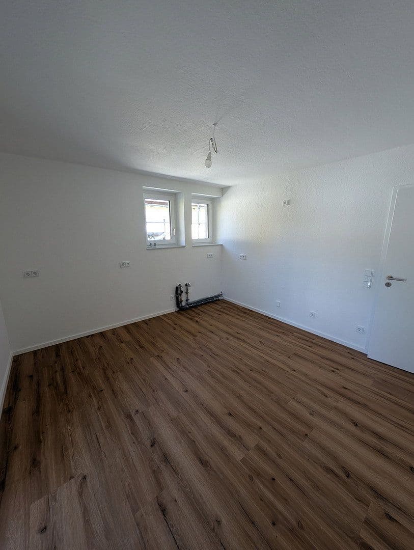 Prenájom bytu 4-izbový 105 m², Karlsruhe, Bádensko-Wurttembersko Prenájom bytu 4-izbový 105 m², Karlsruhe, Bádensko-Wurttembersko