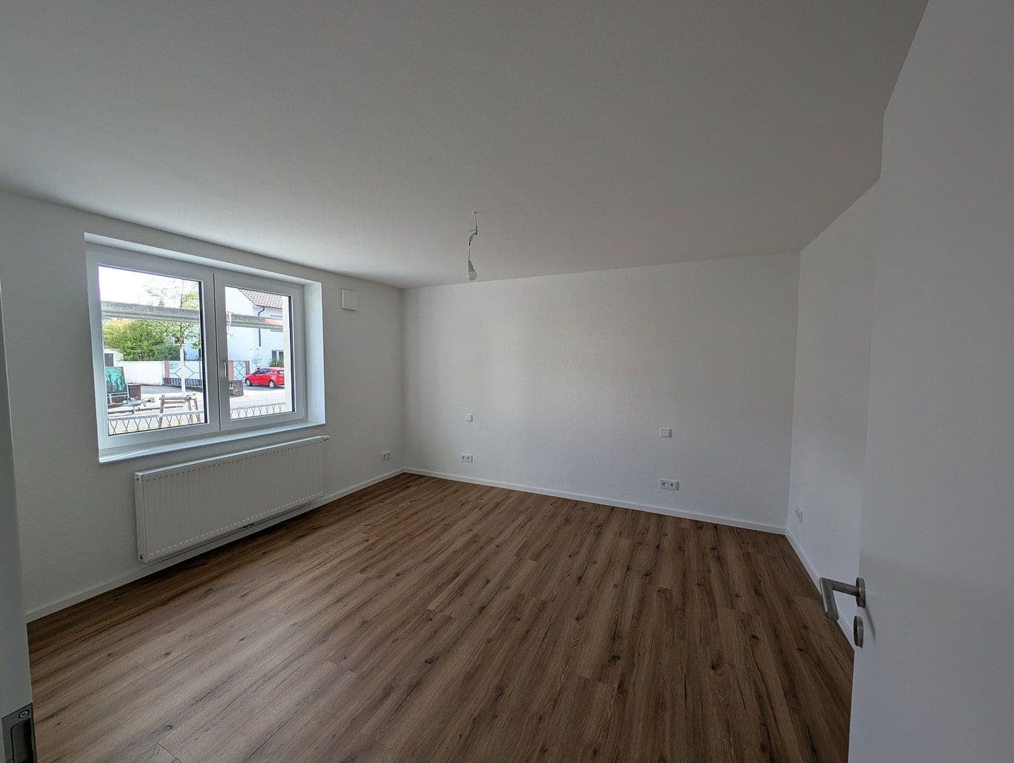 Prenájom bytu 4-izbový 105 m², Karlsruhe, Bádensko-Wurttembersko Prenájom bytu 4-izbový 105 m², Karlsruhe, Bádensko-Wurttembersko