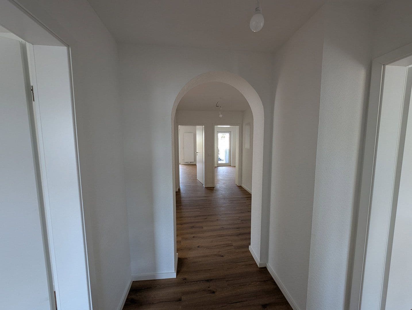 Prenájom bytu 4-izbový 105 m², Karlsruhe, Bádensko-Wurttembersko Prenájom bytu 4-izbový 105 m², Karlsruhe, Bádensko-Wurttembersko