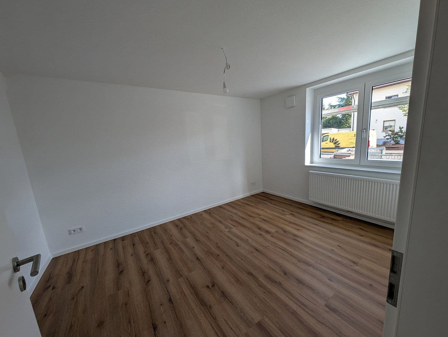 Prenájom bytu 4-izbový 105 m², Karlsruhe, Bádensko-Wurttembersko Prenájom bytu 4-izbový 105 m², Karlsruhe, Bádensko-Wurttembersko