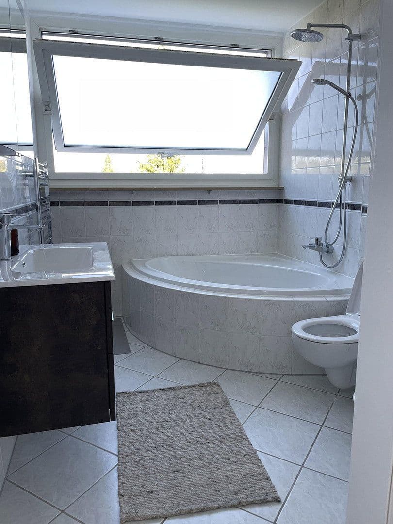 Prenájom bytu 3-izbový 132 m², Hansjakobstraße 125a, München, Bavorsko Prenájom bytu 3-izbový 132 m², Hansjakobstraße 125a, München, Bavorsko