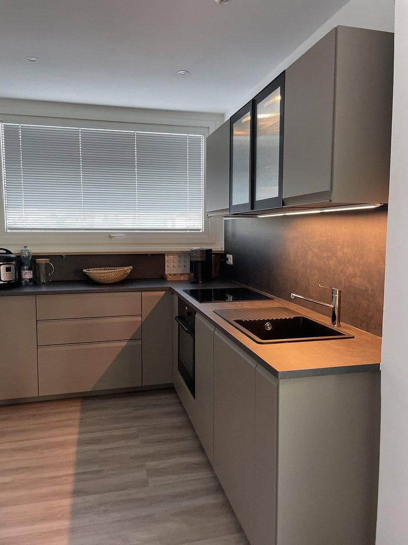 Prenájom bytu 3-izbový 132 m², Hansjakobstraße 125a, München, Bavorsko Prenájom bytu 3-izbový 132 m², Hansjakobstraße 125a, München, Bavorsko