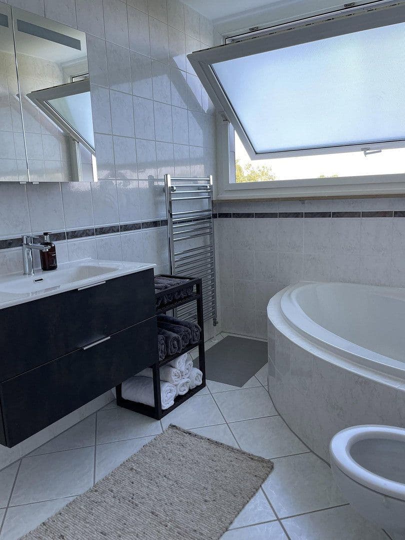 Prenájom bytu 3-izbový 132 m², Hansjakobstraße 125a, München, Bavorsko Prenájom bytu 3-izbový 132 m², Hansjakobstraße 125a, München, Bavorsko