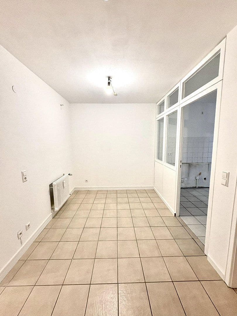 Prenájom bytu 4-izbový 93 m², Stuttgart, Bádensko-Wurttembersko Prenájom bytu 4-izbový 93 m², Stuttgart, Bádensko-Wurttembersko