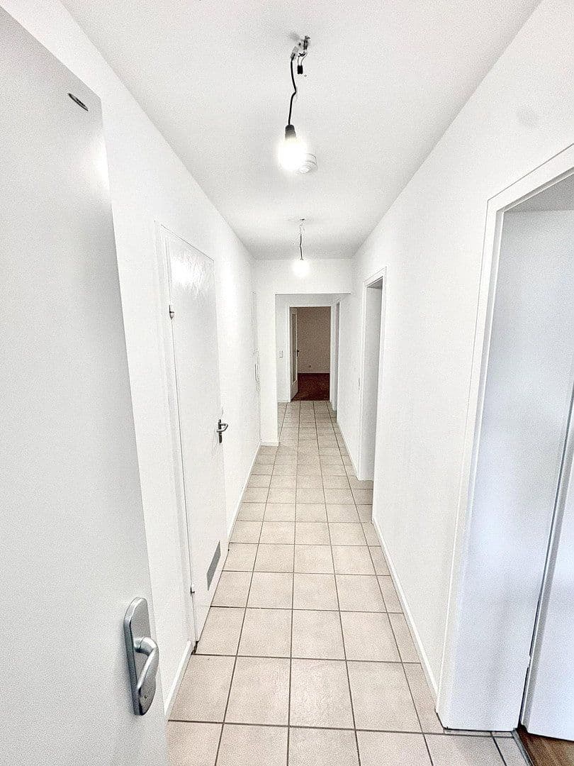 Prenájom bytu 4-izbový 93 m², Stuttgart, Bádensko-Wurttembersko Prenájom bytu 4-izbový 93 m², Stuttgart, Bádensko-Wurttembersko