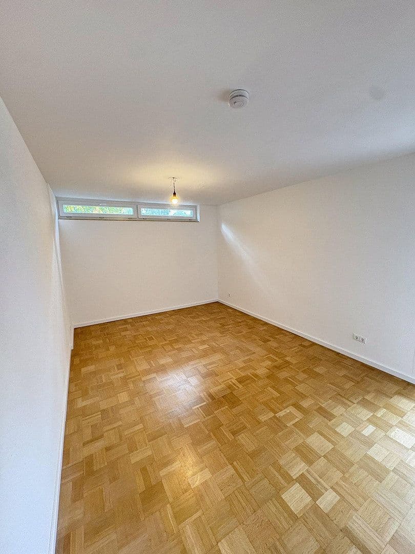 Prenájom bytu 4-izbový 93 m², Stuttgart, Bádensko-Wurttembersko Prenájom bytu 4-izbový 93 m², Stuttgart, Bádensko-Wurttembersko
