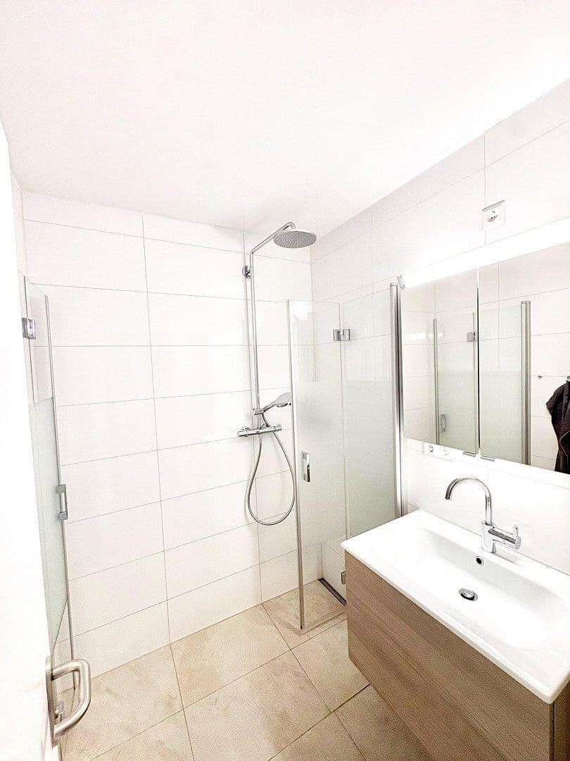 Prenájom bytu 4-izbový 93 m², Stuttgart, Bádensko-Wurttembersko Prenájom bytu 4-izbový 93 m², Stuttgart, Bádensko-Wurttembersko