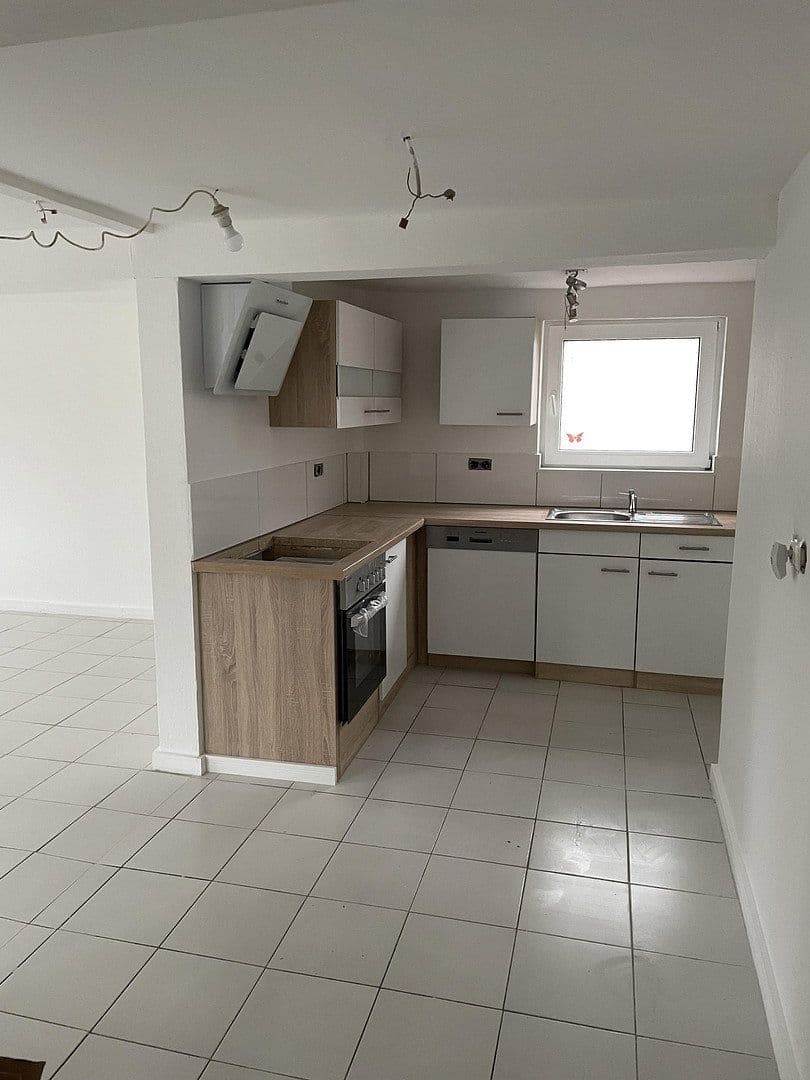 Prenájom domu 211 m², pozemok 100 m², Falltorstr. 2, Bruchköbel, Hesensko Prenájom domu 211 m², pozemok 100 m², Falltorstr. 2, Bruchköbel, Hesensko