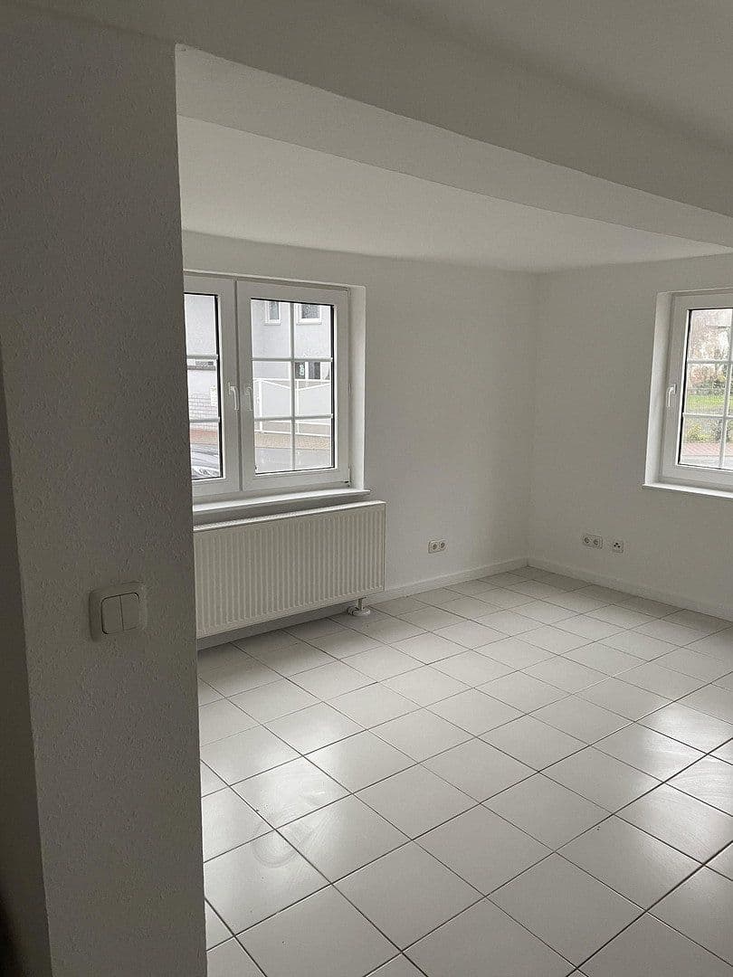 Prenájom domu 211 m², pozemok 100 m², Falltorstr. 2, Bruchköbel, Hesensko Prenájom domu 211 m², pozemok 100 m², Falltorstr. 2, Bruchköbel, Hesensko