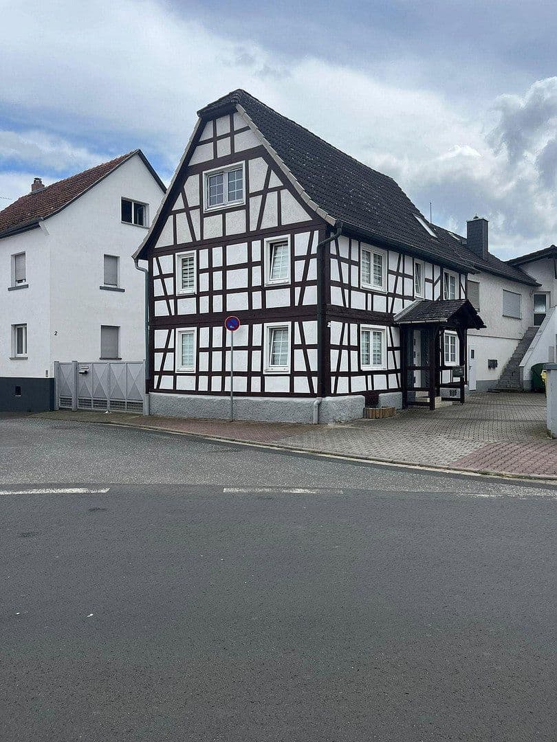 Prenájom domu 211 m², pozemok 100 m², Falltorstr. 2, Bruchköbel, Hesensko Prenájom domu 211 m², pozemok 100 m², Falltorstr. 2, Bruchköbel, Hesensko