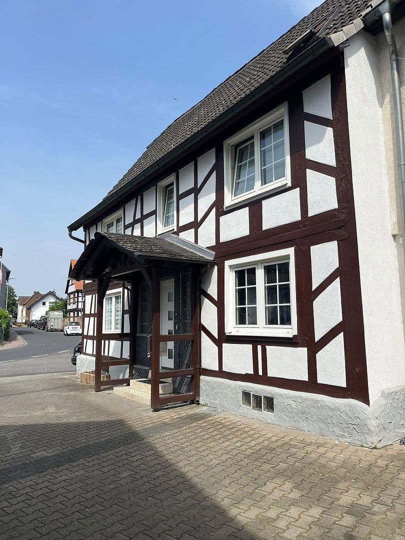 Prenájom domu 211 m², pozemok 100 m², Falltorstr. 2, Bruchköbel, Hesensko Prenájom domu 211 m², pozemok 100 m², Falltorstr. 2, Bruchköbel, Hesensko
