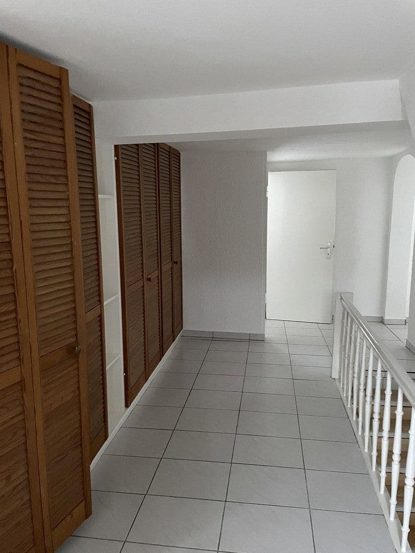 Prenájom domu 211 m², pozemok 100 m², Falltorstr. 2, Bruchköbel, Hesensko Prenájom domu 211 m², pozemok 100 m², Falltorstr. 2, Bruchköbel, Hesensko