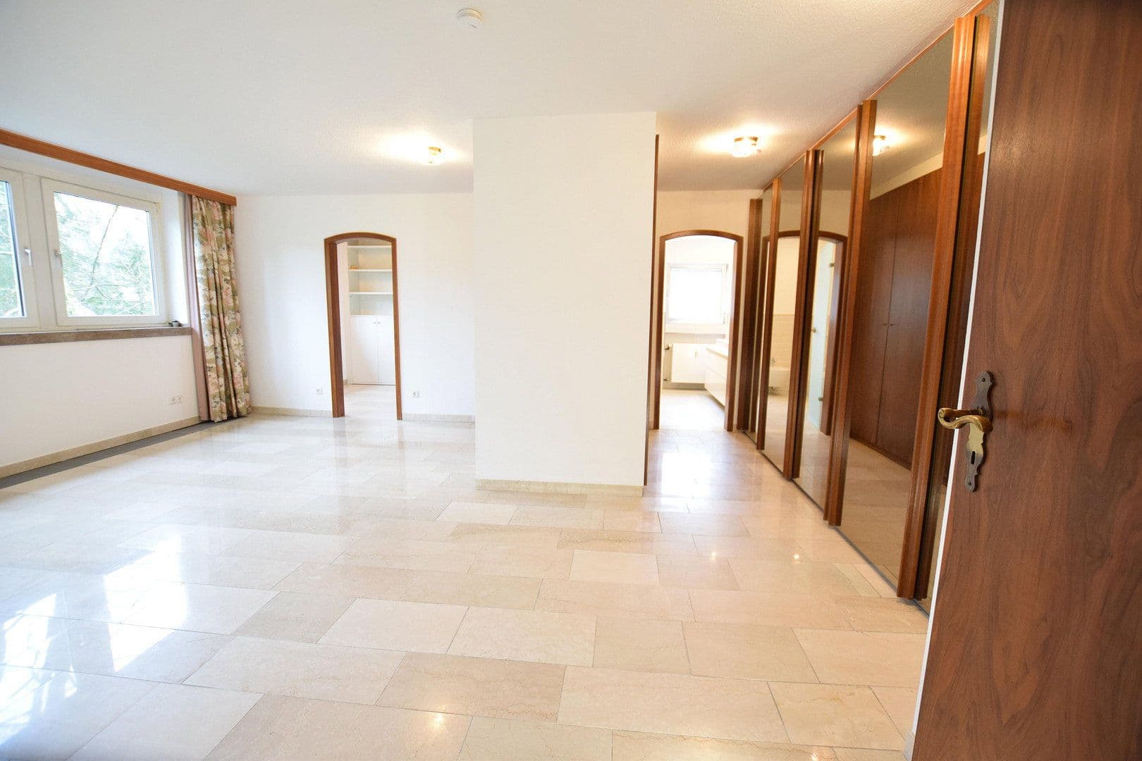 Prenájom bytu 2-izbový 135 m², Bergisch Gladbach, Severné Porýnie - Westfálsko Prenájom bytu 2-izbový 135 m², Bergisch Gladbach, Severné Porýnie - Westfálsko