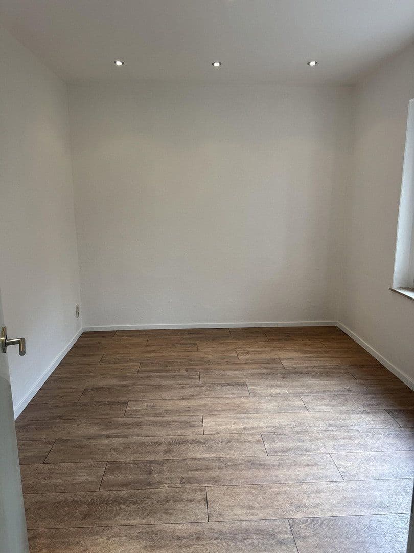 Prenájom kancelárie 106 m², Chemnitzer Str.65, Frankenberg/Sachsen, Sasko Prenájom kancelárie 106 m², Chemnitzer Str.65, Frankenberg/Sachsen, Sasko