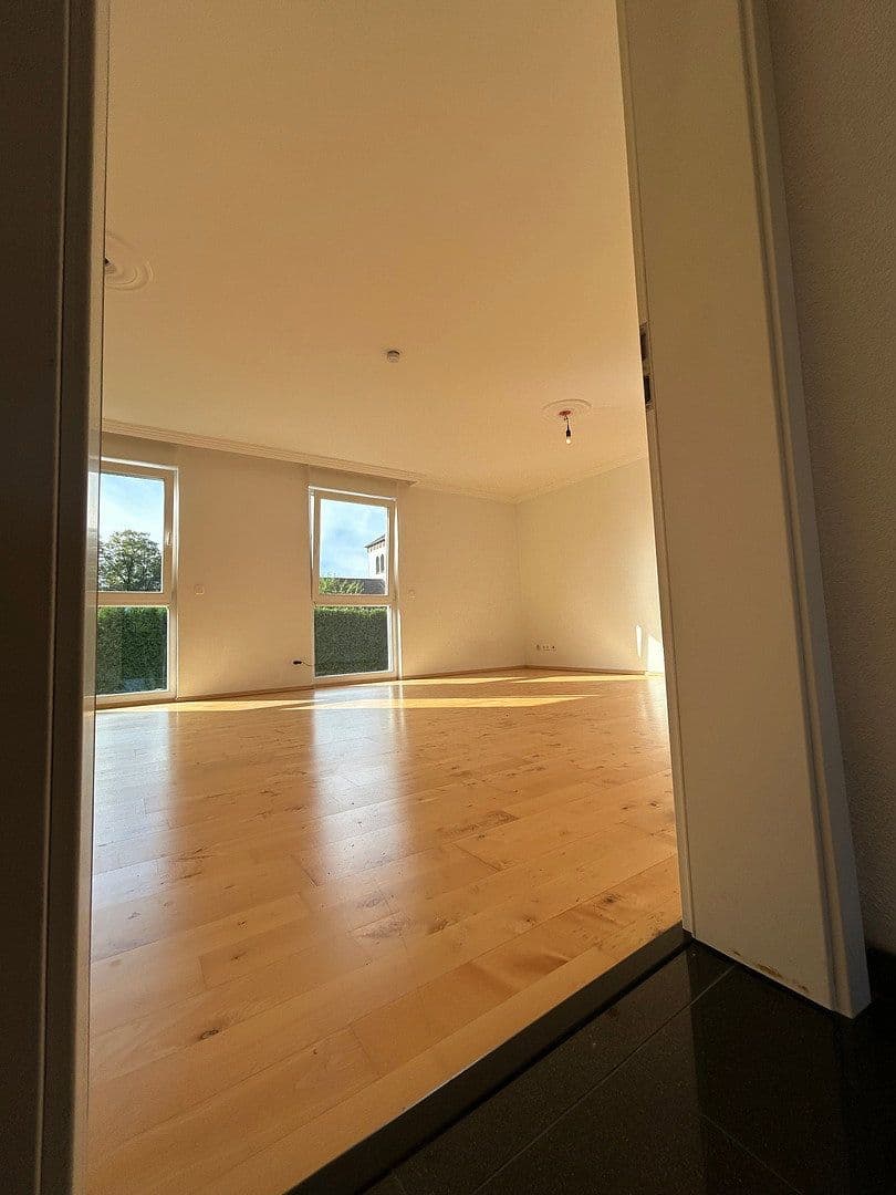 Prenájom domu 186 m², pozemok 384 m², Leverkusen, Severné Porýnie - Westfálsko Prenájom domu 186 m², pozemok 384 m², Leverkusen, Severné Porýnie - Westfálsko