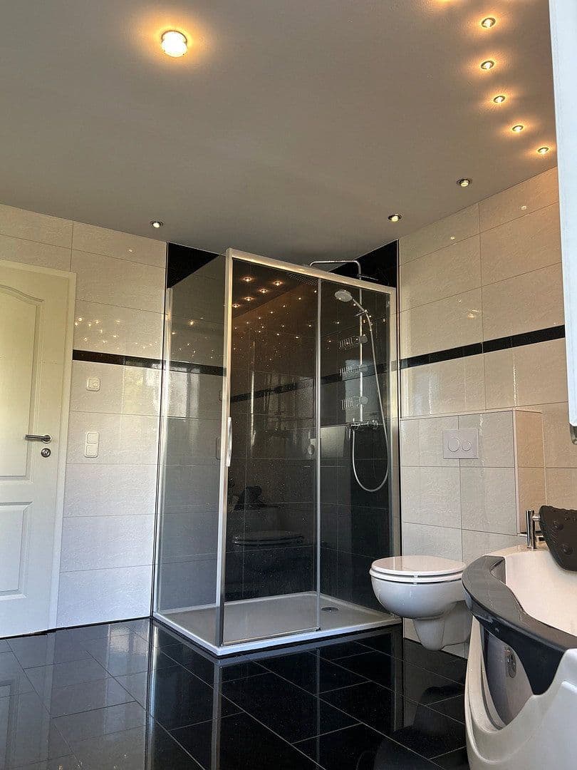 Prenájom domu 186 m², pozemok 384 m², Leverkusen, Severné Porýnie - Westfálsko Prenájom domu 186 m², pozemok 384 m², Leverkusen, Severné Porýnie - Westfálsko