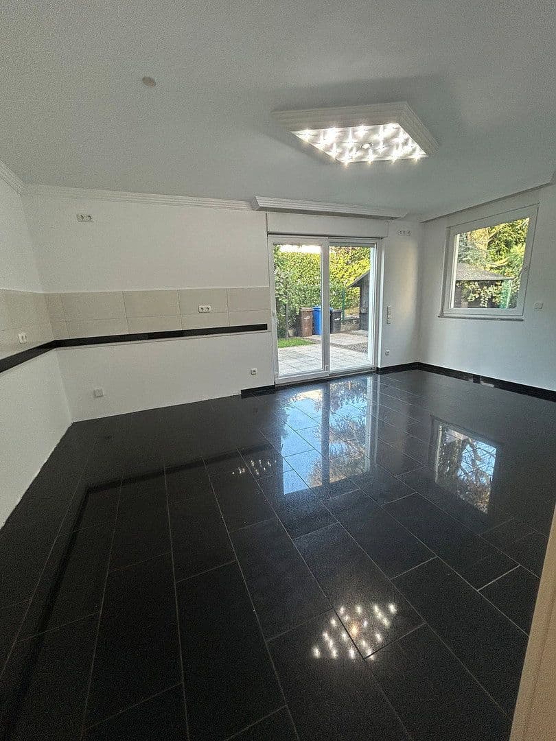 Prenájom domu 186 m², pozemok 384 m², Leverkusen, Severné Porýnie - Westfálsko Prenájom domu 186 m², pozemok 384 m², Leverkusen, Severné Porýnie - Westfálsko
