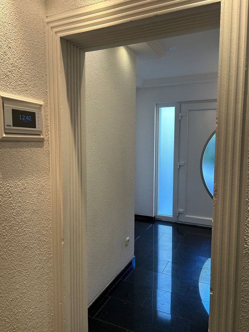 Prenájom domu 186 m², pozemok 384 m², Leverkusen, Severné Porýnie - Westfálsko Prenájom domu 186 m², pozemok 384 m², Leverkusen, Severné Porýnie - Westfálsko