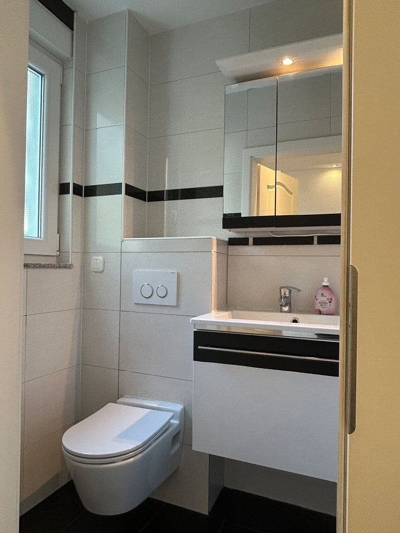 Prenájom domu 186 m², pozemok 384 m², Leverkusen, Severné Porýnie - Westfálsko Prenájom domu 186 m², pozemok 384 m², Leverkusen, Severné Porýnie - Westfálsko