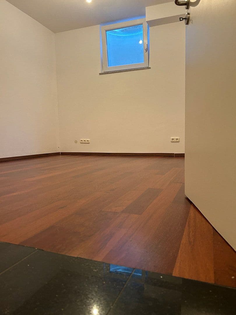 Prenájom domu 186 m², pozemok 384 m², Leverkusen, Severné Porýnie - Westfálsko Prenájom domu 186 m², pozemok 384 m², Leverkusen, Severné Porýnie - Westfálsko