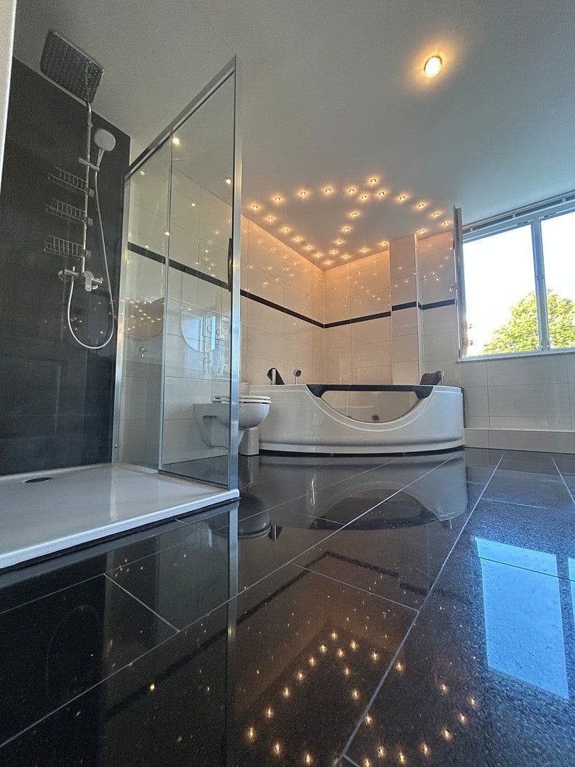 Prenájom domu 186 m², pozemok 384 m², Leverkusen, Severné Porýnie - Westfálsko Prenájom domu 186 m², pozemok 384 m², Leverkusen, Severné Porýnie - Westfálsko