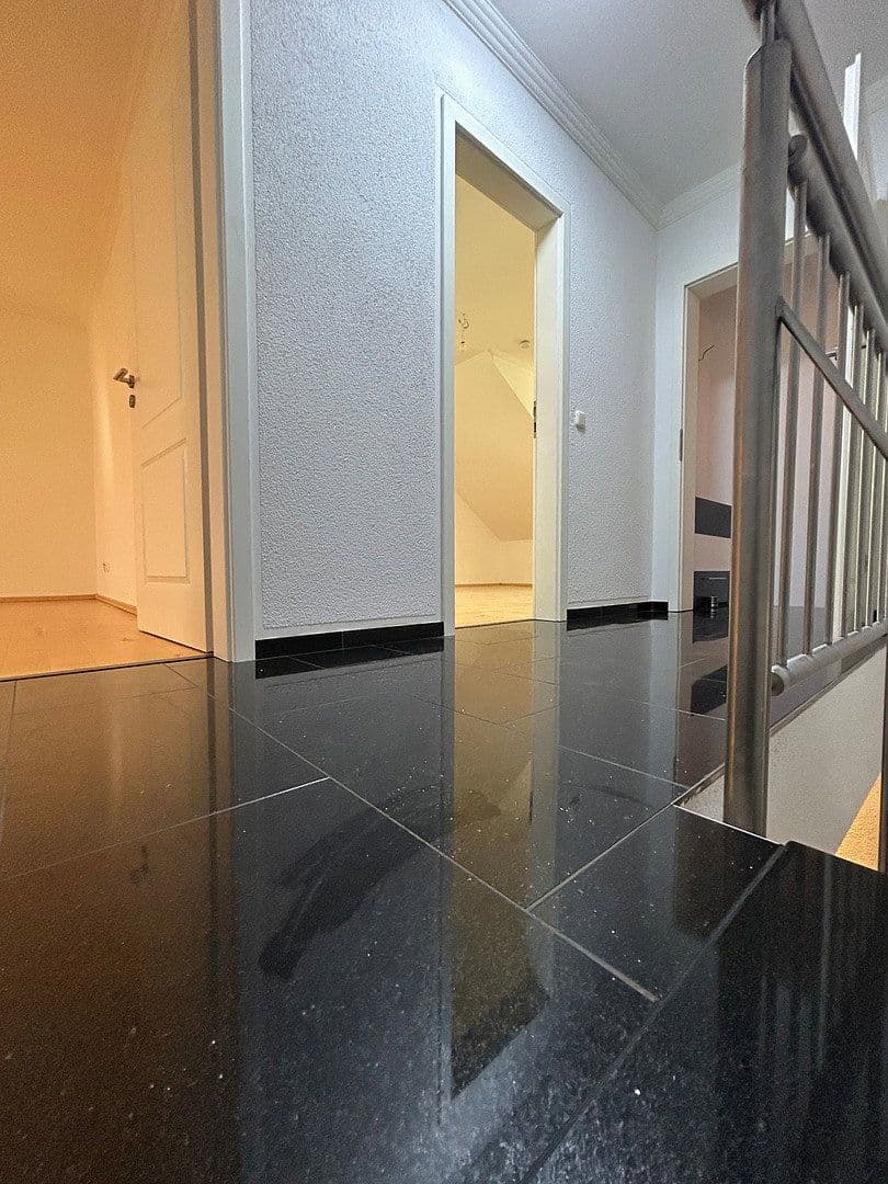 Prenájom domu 186 m², pozemok 384 m², Leverkusen, Severné Porýnie - Westfálsko Prenájom domu 186 m², pozemok 384 m², Leverkusen, Severné Porýnie - Westfálsko