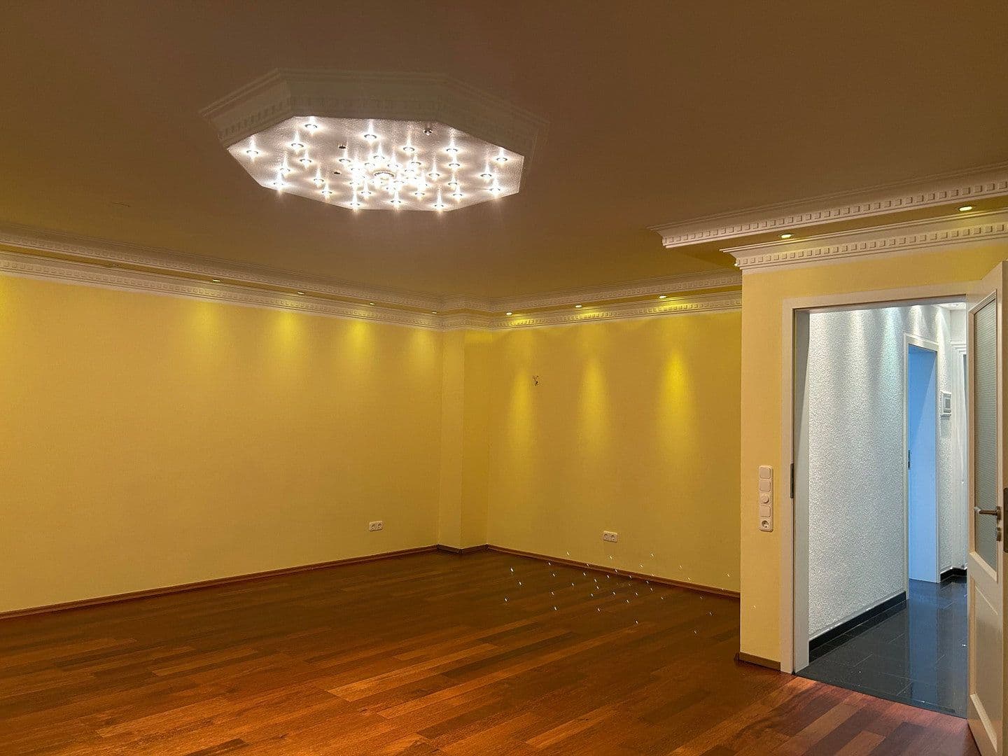 Prenájom domu 186 m², pozemok 384 m², Leverkusen, Severné Porýnie - Westfálsko Prenájom domu 186 m², pozemok 384 m², Leverkusen, Severné Porýnie - Westfálsko