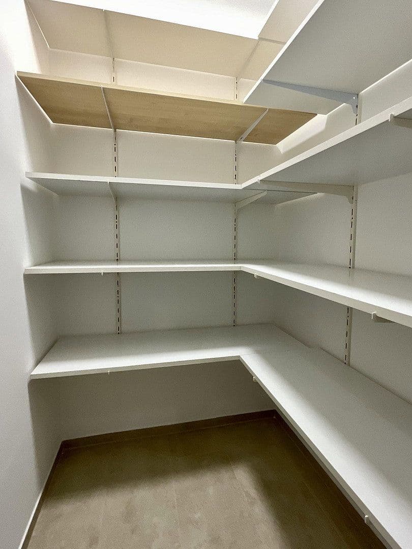 Prenájom bytu 3-izbový 92 m², Stadtbergen, Bavorsko Prenájom bytu 3-izbový 92 m², Stadtbergen, Bavorsko