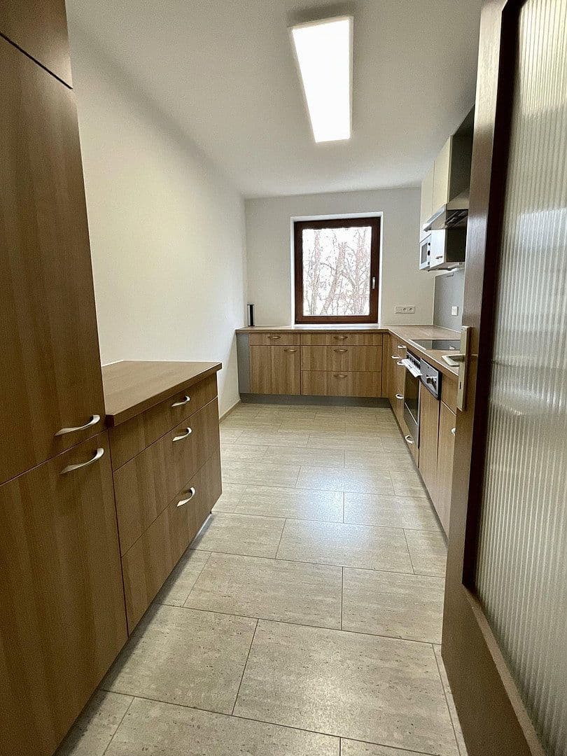 Prenájom bytu 3-izbový 92 m², Stadtbergen, Bavorsko Prenájom bytu 3-izbový 92 m², Stadtbergen, Bavorsko