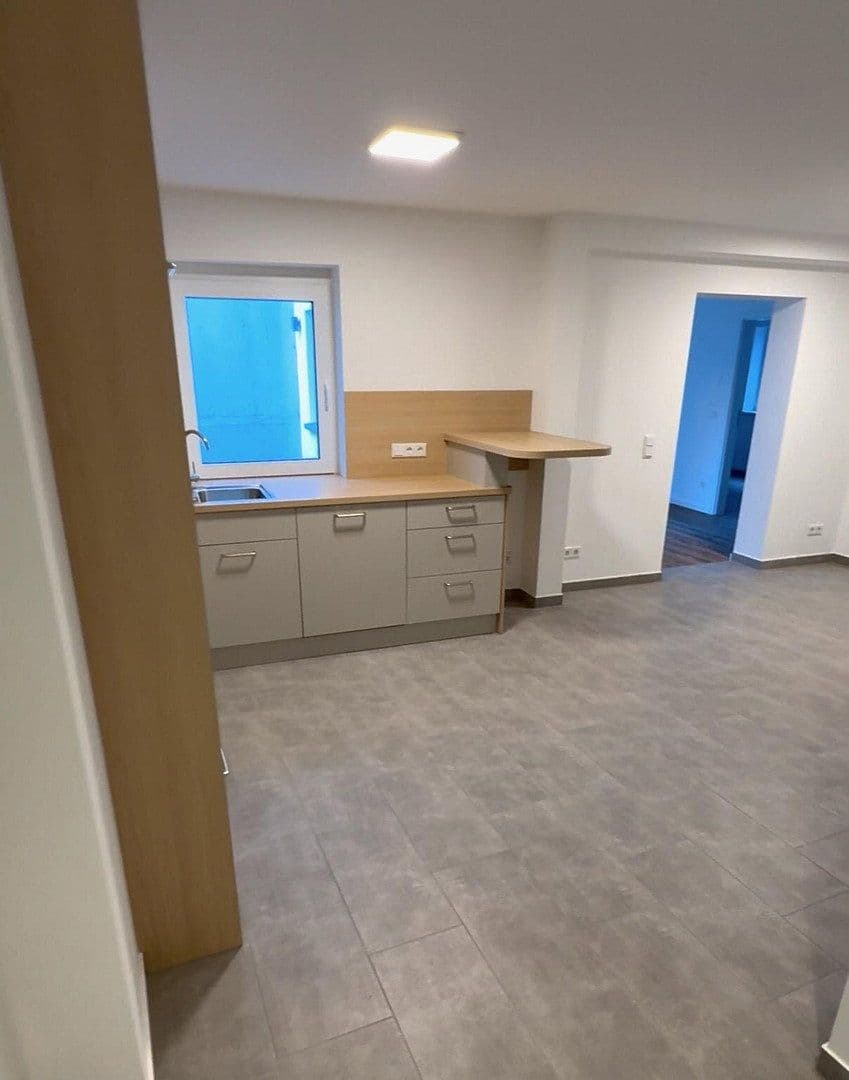 Prenájom bytu 4-izbový 91 m², Würzburg, Bavorsko Prenájom bytu 4-izbový 91 m², Würzburg, Bavorsko