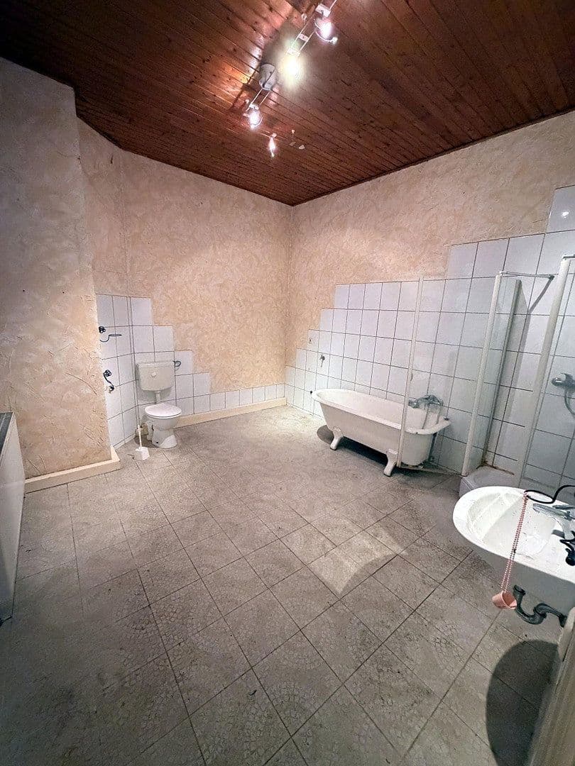 Predaj domu 395 m², pozemok 203 m², Waffenstraße 23, Landau in der Pfalz, Porýnie-Falcko Predaj domu 395 m², pozemok 203 m², Waffenstraße 23, Landau in der Pfalz, Porýnie-Falcko