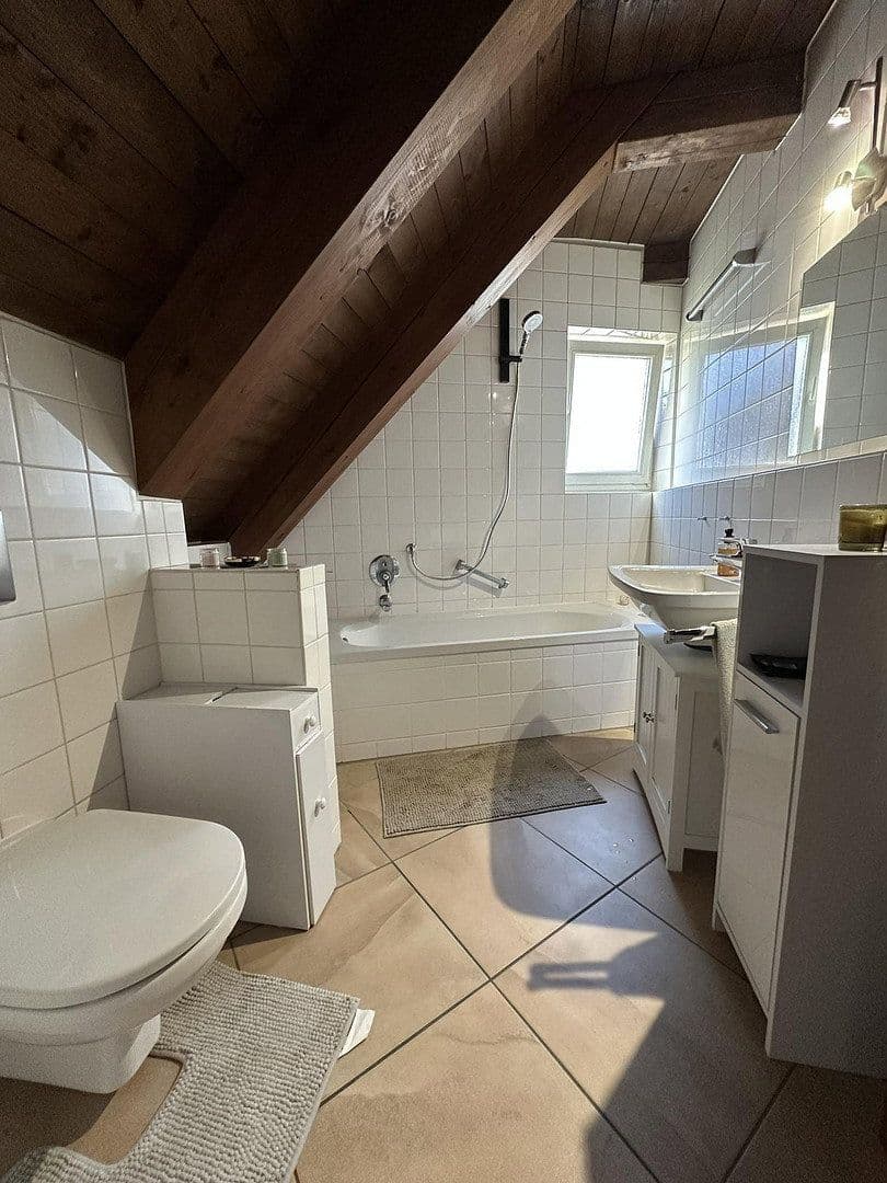 Prenájom bytu 2-izbový 77 m², Traubenstraße 27, Weinstadt, Bádensko-Wurttembersko Prenájom bytu 2-izbový 77 m², Traubenstraße 27, Weinstadt, Bádensko-Wurttembersko