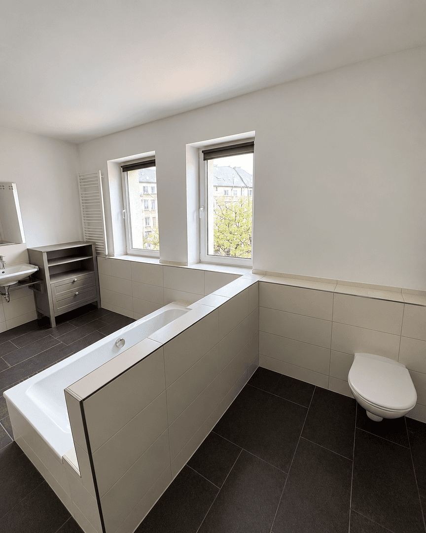 Prenájom bytu 4-izbový 135 m², Rudolfstraße 8, Chemnitz, Sasko Prenájom bytu 4-izbový 135 m², Rudolfstraße 8, Chemnitz, Sasko